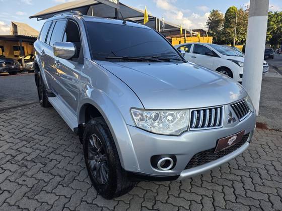 MITSUBISHI PAJERO DAKAR 3.2 HPE 4X4 7 LUGARES 16V TURBO INTERCOOLER DIESEL 4P AUTOMÁTICO MITSUBISHI PAJERO DAKAR 3.2 HPE 4X4 7 LUGARES 16V TURBO INTERCOOLER DIESEL 4P AUTOMÁTICO